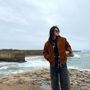 Meet your Posher, Yan hei